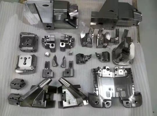 OEM الدقة قوالب حقن أجزاء الأجهزة الفولاذ المقاوم للصدأ النحاس أجزاء قوالب السيارات